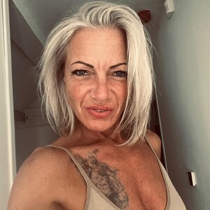 TrophyMilf avatar